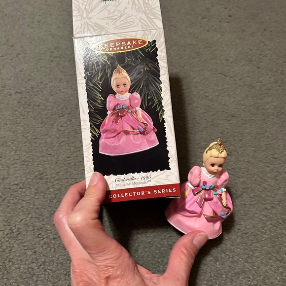 Vintage Hallmark Cinderella 1995 Madame Alexander Keepsake Ornament - Picture 1 of 7